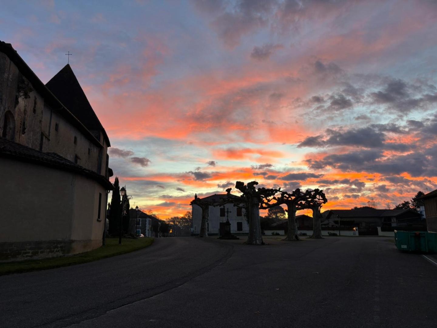 Crépuscule tôt le matin