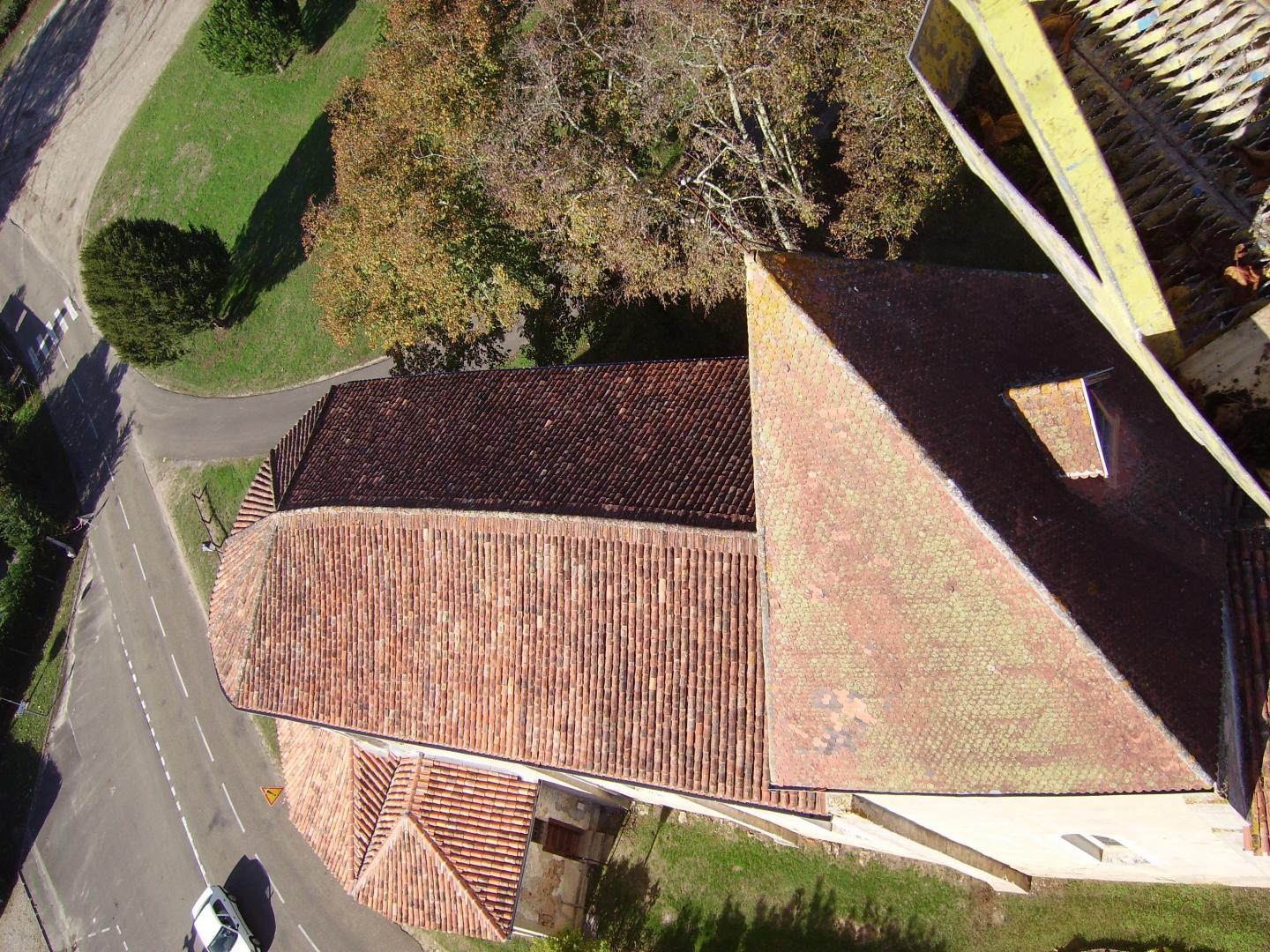 Vue aérienne du toit de l'église