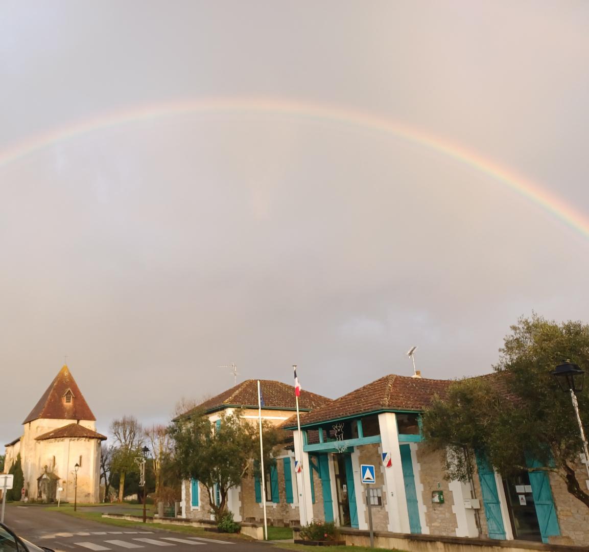 Arc en ciel sur le village